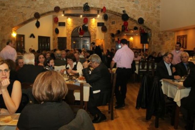 Αγία Παρασκευή: Κοσμοσυρροή στο χορό της