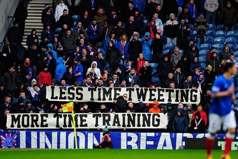 Ρέιντζερς: «Διαμαρτυρία» στο Άιμπροξ για το… tweeting των παικτών!