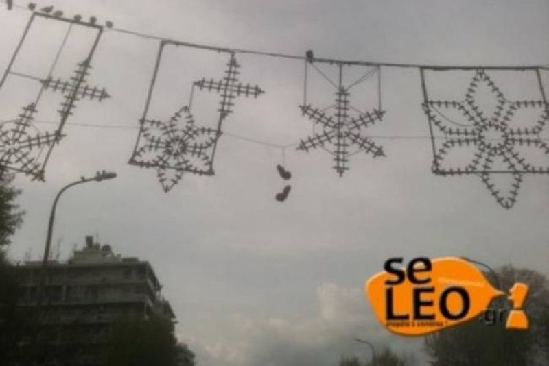 ΔΕΙΤΕ: Ο Μπουτάρης κρέμασε... τσαρούχια στους δρόμους!