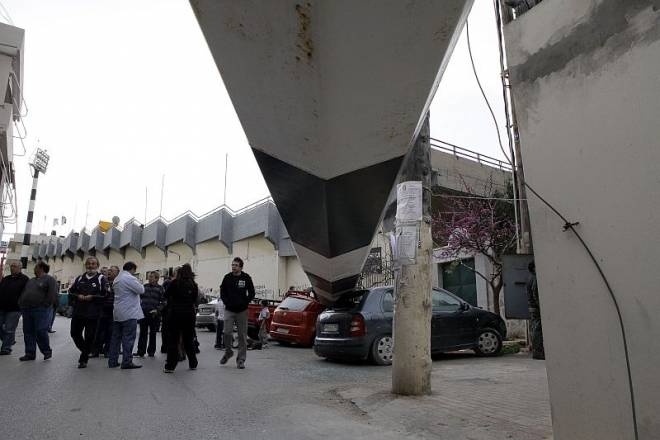 Δες τι... απέμεινε απ' τον πυλώνα (video)