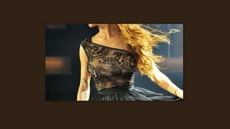 Πάολα: Η νέα εμφάνιση χωρίς σουτιέν...