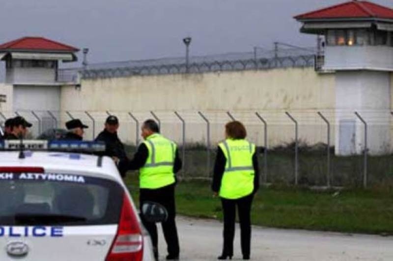 Συναγερμός στις φυλακές Τρικάλων για ένα ανεμόπτερο!