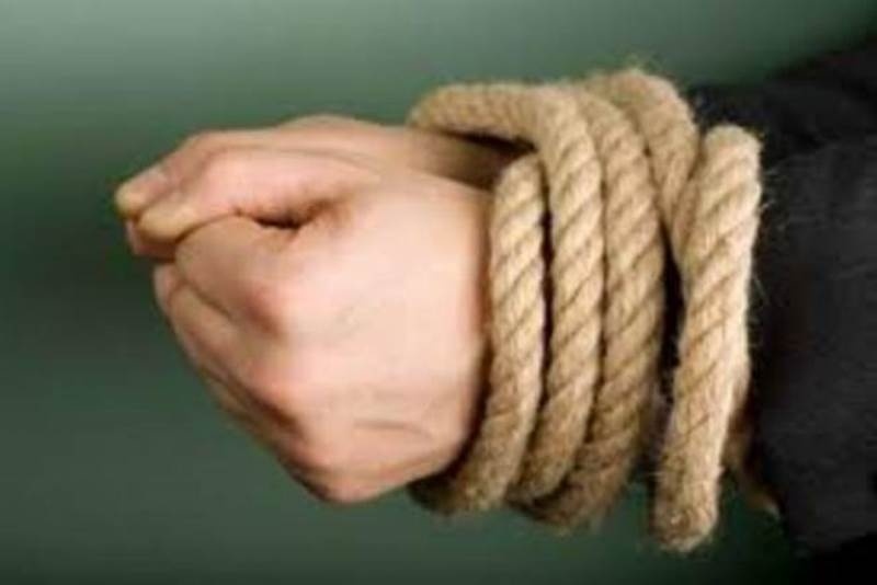 Σοκ:Τον κρατούσαν αλυσοδεμένο σε θερμοκήπιο!