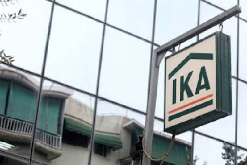 Εισέπρατταν τις συντάξεις νεκρών συγγενών τους