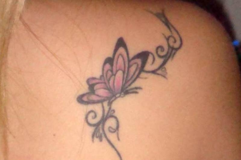 Ιταλία: Νεκρή 23χρονη από τατουάζ