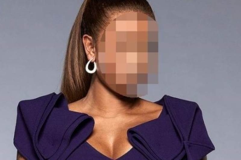 Δε θα πιστεύετε ποια πασίγνωστη τραγουδίστρια εμφανίστηκε γυμνή στους γείτονές της!