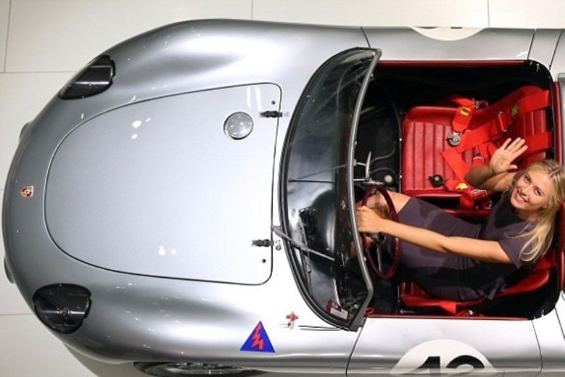 Καλύτερη η Πόρσε ή η... Σαράποβα; (photos)