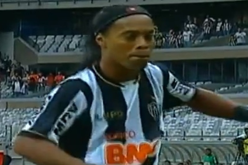 Ούτε… συνεννοημένοι Ροναλντίνιο και Πάτο! (videos)