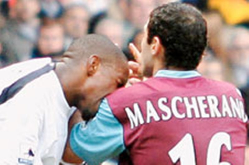 Όταν ο Ντεφόε δάγκωνε τον Μαστσεράνο! (video)