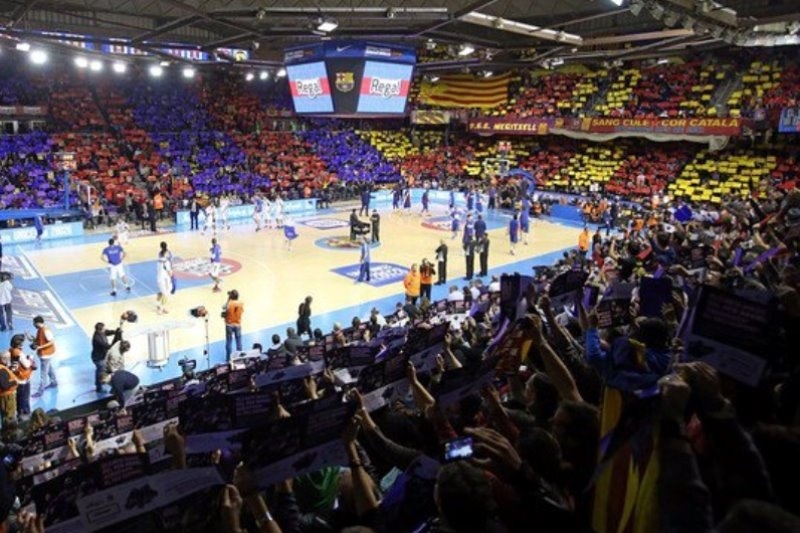 Μπαρτσελόνα: Κατάμεστο το «Παλάου Μπλαουγκράνα»