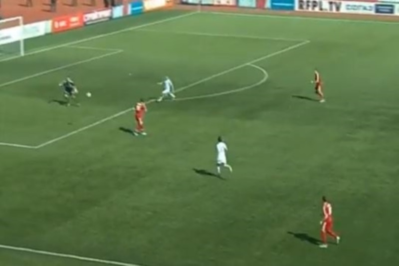 O... αμυντικός της χρονιάς στην οθόνη σας!