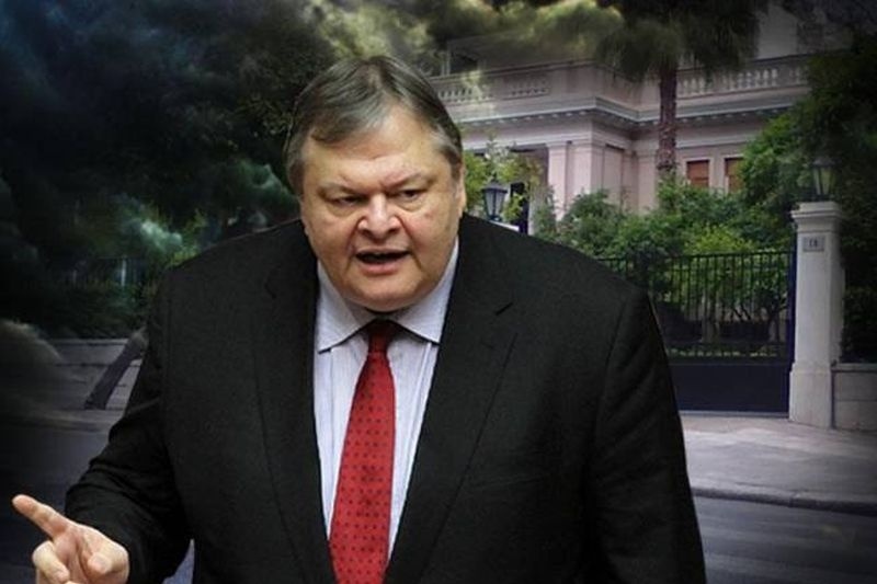 Αναταράξεις στην κυβέρνηση μετά το «μπαϊράκι» Βενιζέλου