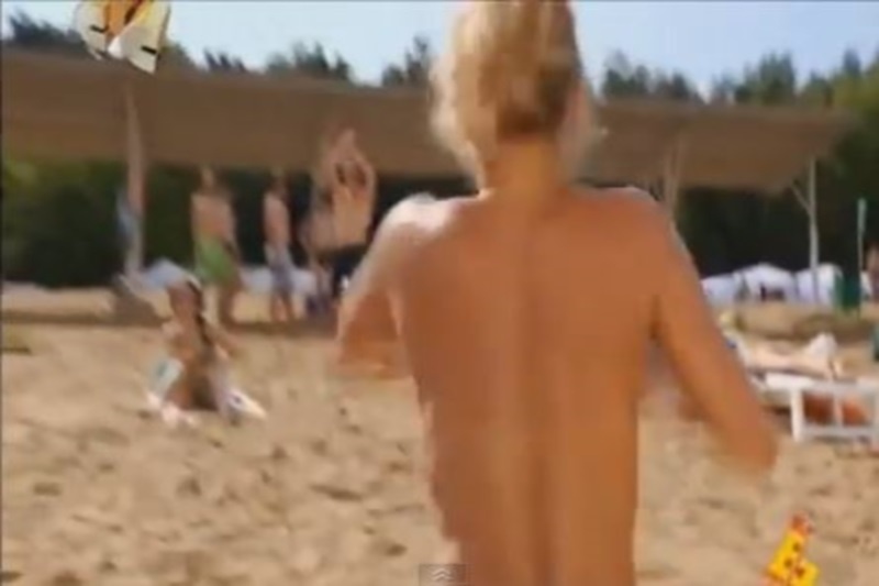 Βίντεο: Τους πέταξε τη μπάλα και τα... μάτια έξω!