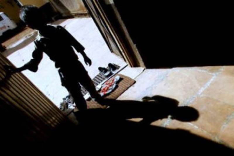 Παππούς επιχείρησε να πουλήσει το νεογέννητο εγγόνι του μέσω facebook