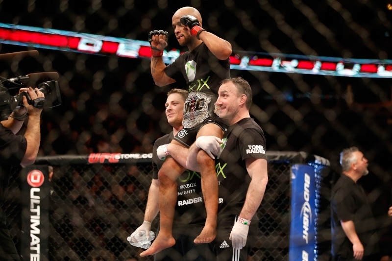 UFC on FOX 8: Main event τίτλου Flyweight