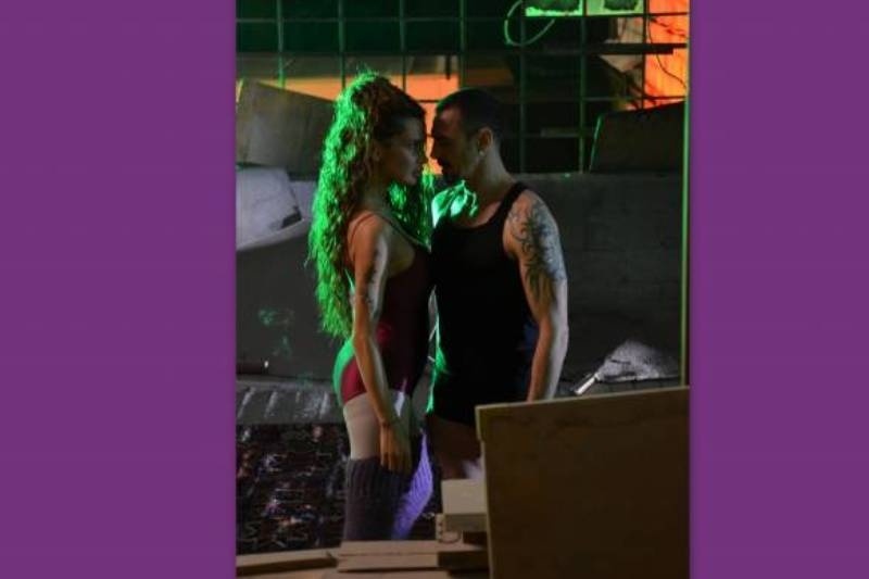 Η Πάολα με σέξι κορμάκι χορεύει το “Κράτα με”!