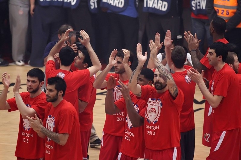 Ολυμπιακός: Η αποθέωση από τον κόσμο (video)