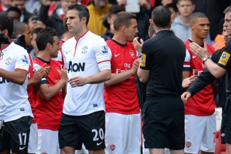 Οι παίκτες της Άρσεναλ χειροκρότησαν την Μαντσεστερ (video)