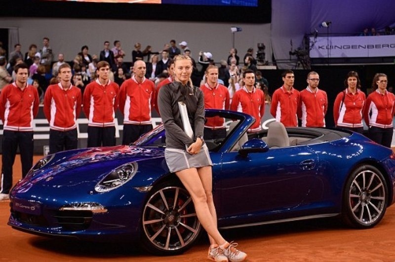 Πήρε και την… Πόρσε η Σαράποβα (photos+video)