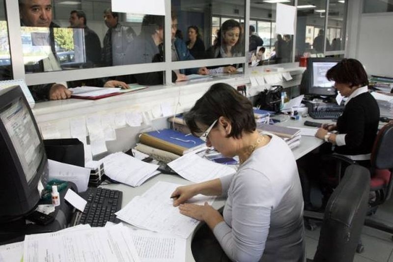 Ποιοι απολύονται από το Δημόσιο