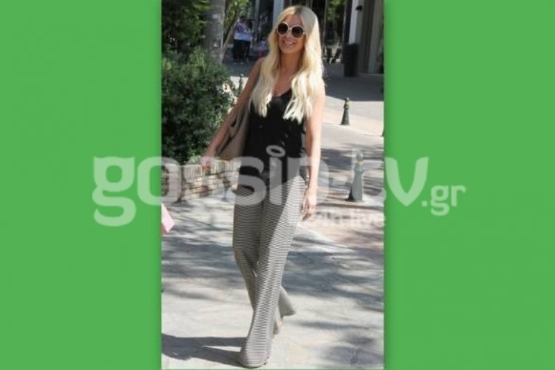 Η Κατερίνα κάνει τσάρκα στην Αθήνα