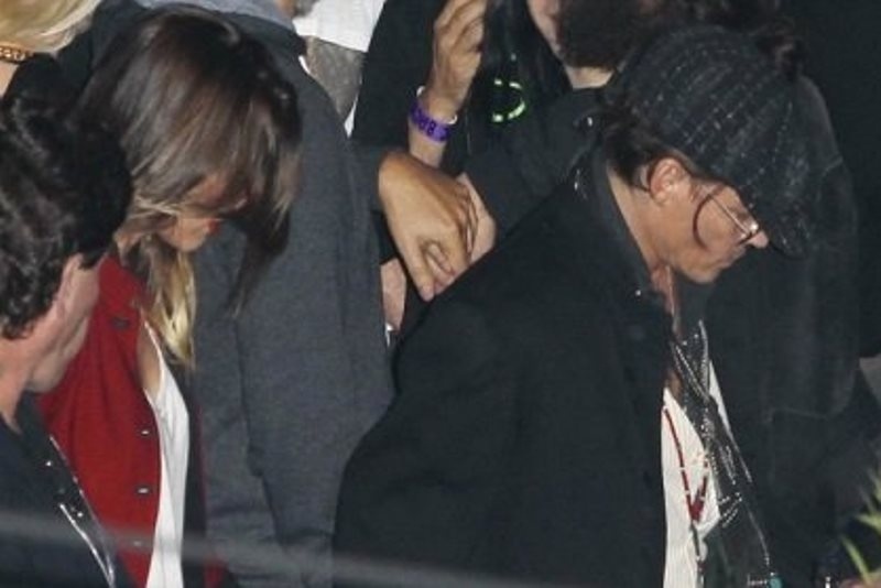 Johnny Depp και Amber Heard επίσημη έξοδος χεράκι-χεράκι!