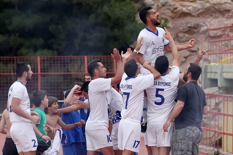 Δόξα Βύρωνα: Χωρίς κόσμο και με συνοδεία στου Ρέντη