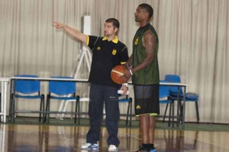 Μολυβδάς: «Για τη νίκη πρόκριση»
