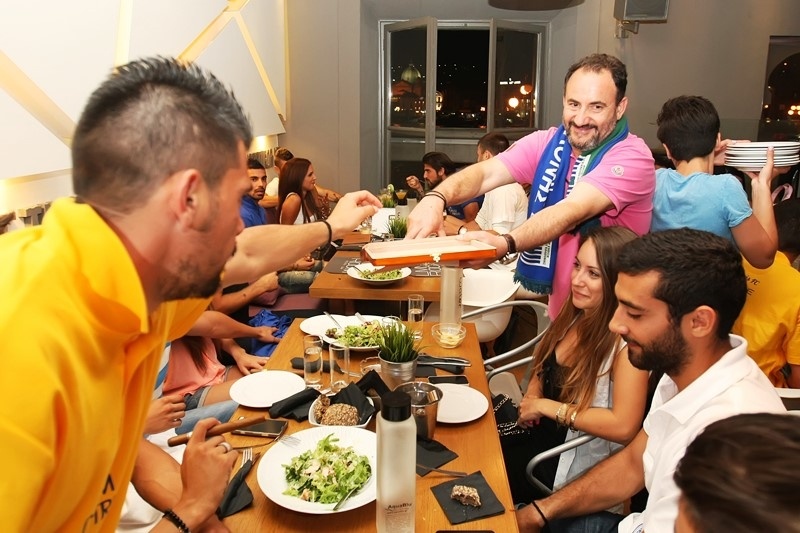 ΑΕΛ Καλλονής: Μπλόκο στο λιμάνι για τον... τρελό πρόεδρο (video+photos)