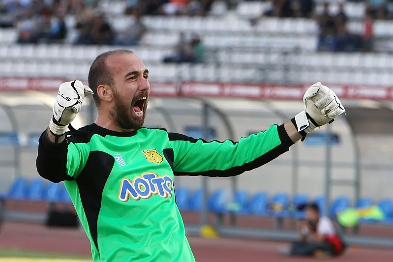 Αθανασίου: «Μας βοήθησε ο κυρ Απόστολος από ψηλά…»