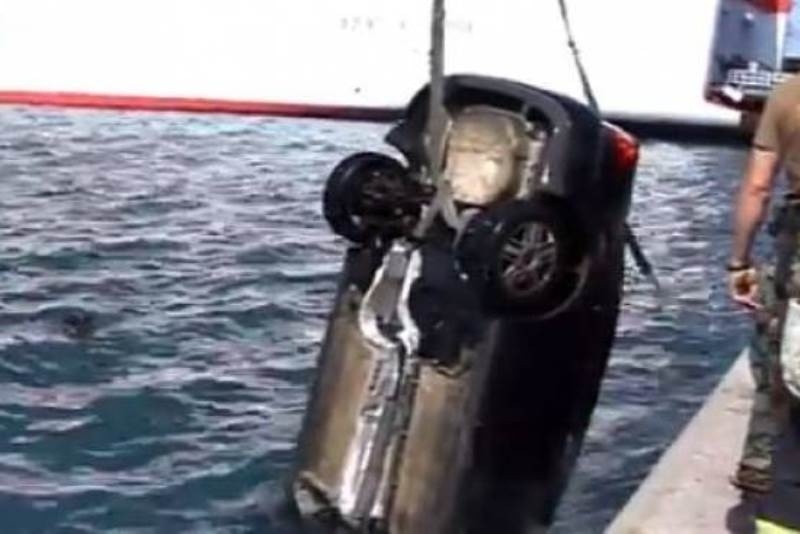 Βίντεο: Αυτοκτόνησε πέφτοντας με το αυτοκίνητό του στο λιμάνι