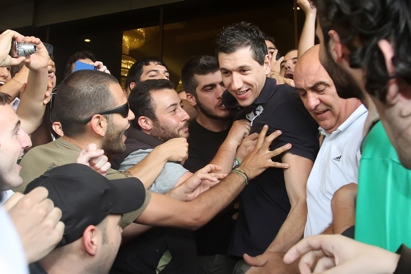 «Λεωφόρος» το Caravel και... «διπλό μέσα στο ΣΕΦ, ΠΑΟ ολέ, ολέ...» (photos+videos)