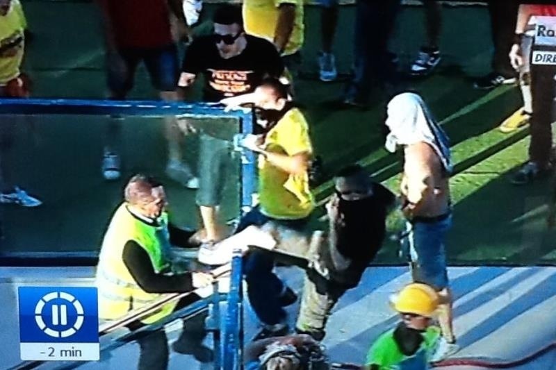 Ιταλία: Οπαδοί «όρμησαν» στους παίκτες της ομάδας τους! (video)