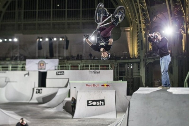 Eντυπωσιακό BMX στην Ολλανδία (video)