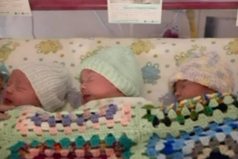 Βίντεο: Η γέννηση τριδύμων με φυσιολογικό τοκετό!