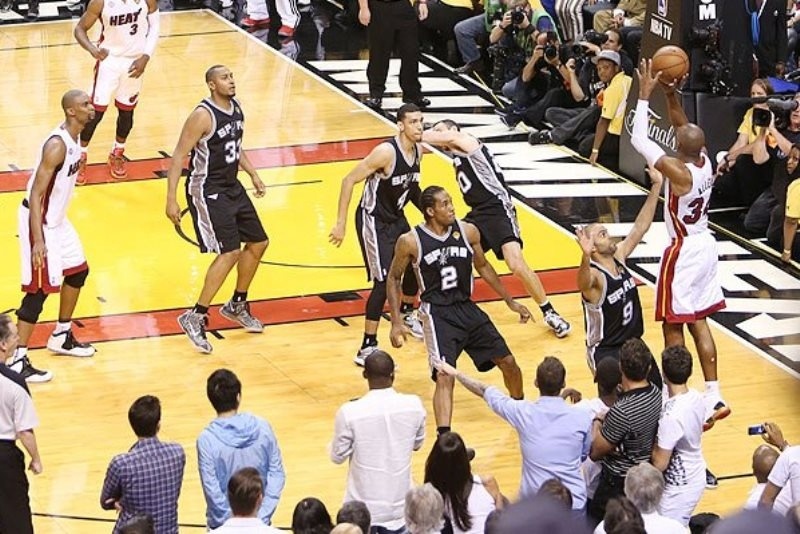 Μαϊάμι Χιτ – Σαν Αντόνιο Σπερς: Στην κορυφή το τρίποντο του Άλεν (video)