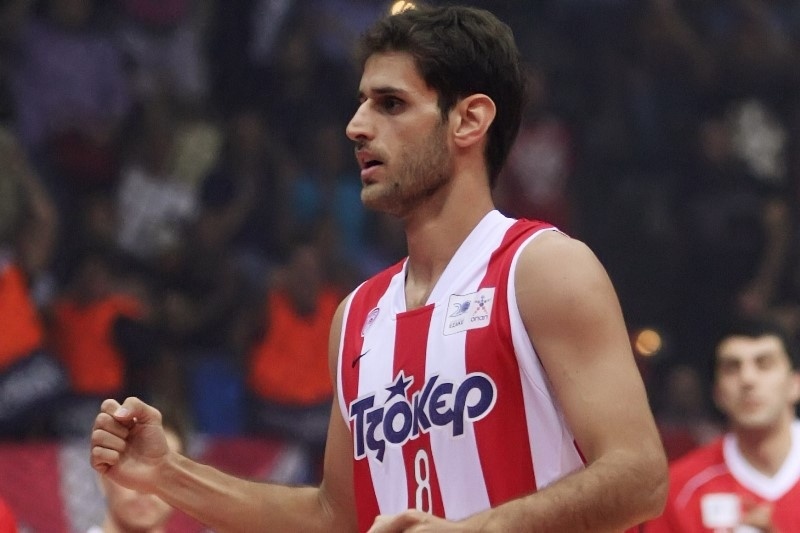 Περπέρογλου: «Χαρούμενος που θα μείνω στον Ολυμπιακό»