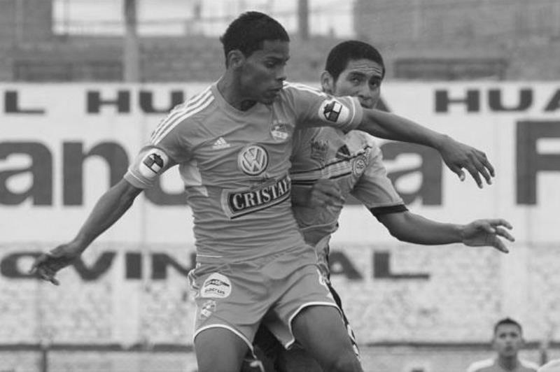 Σοκ! 18χρονος ποδοσφαιριστής πέθανε από έμφραγμα! (videos)