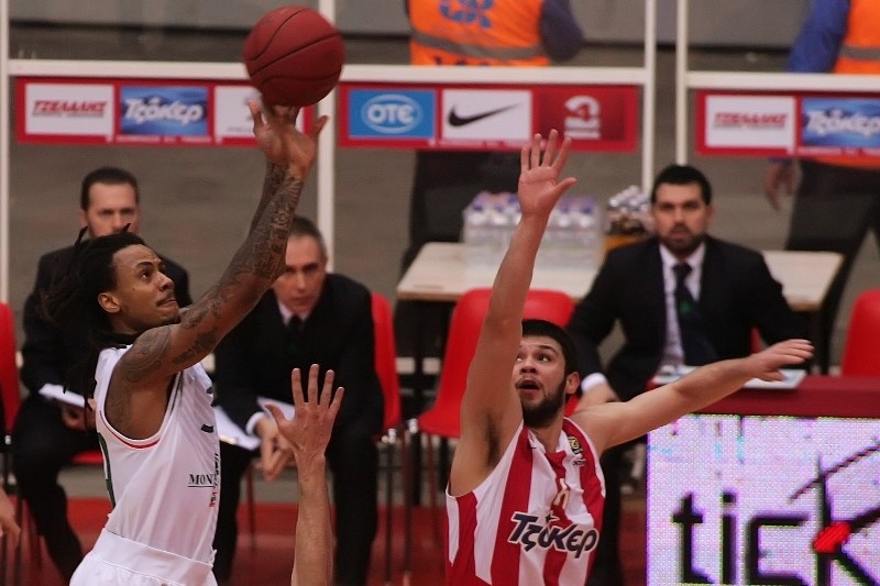 Ολυμπιακός: «Προχωρημένο του Μος στην Αρμάνι»