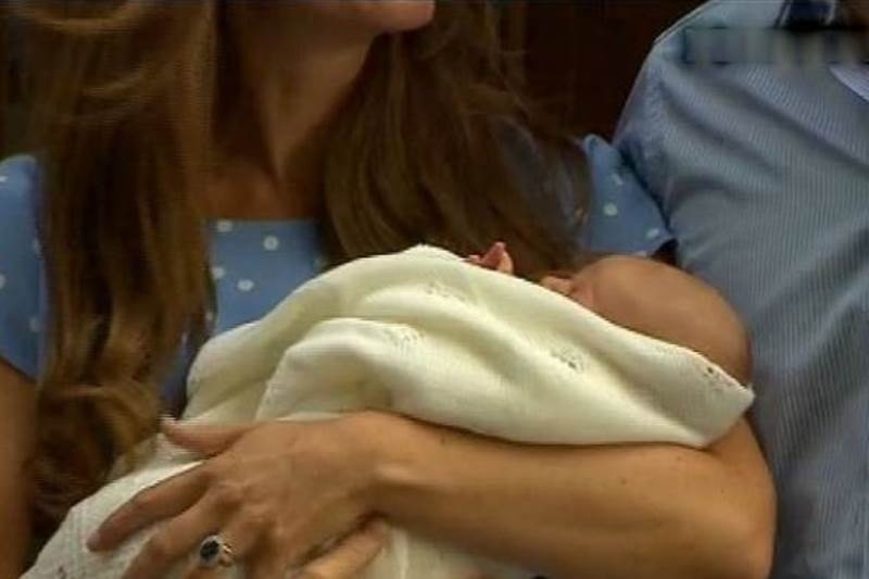 Οι πρώτες φωτογραφίες της Middleton με το μωρό (photos)