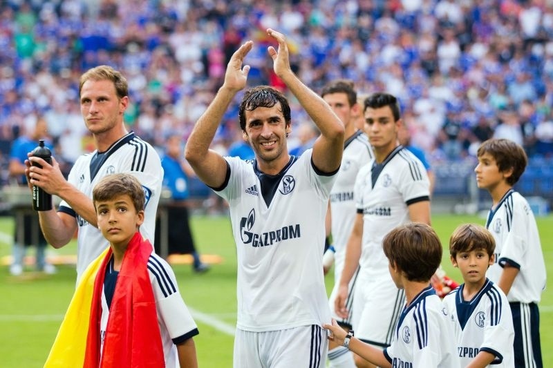 Σάλκε: Αποθέωση στην επιστροφή του Ραούλ (video)