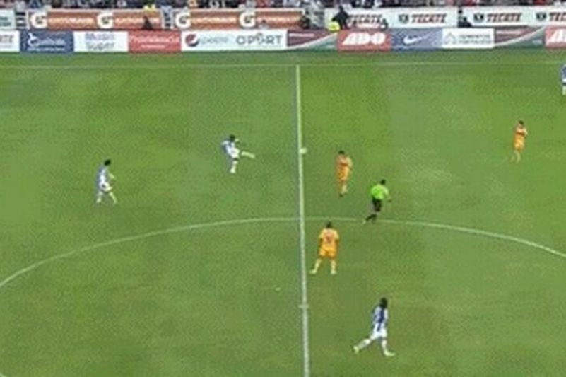 Απίστευτο γκολ από τα 65 μέτρα (video)