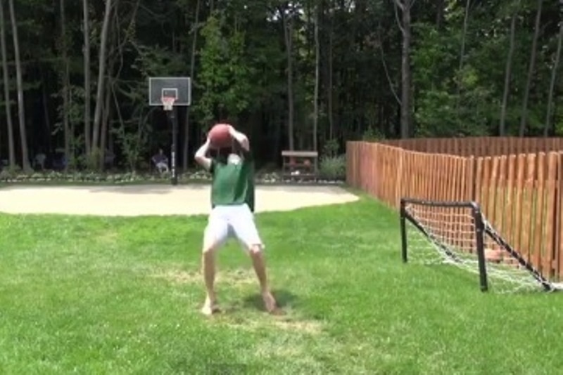 Καλάθι με διπλή τούμπα από μέτρα μακριά! (video)