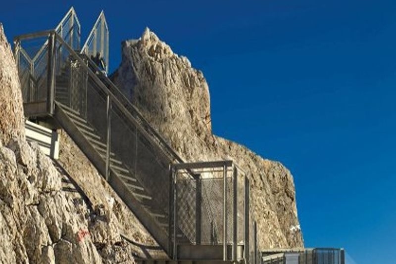 Δέος: H σκάλα που οδηγεί στο πουθενά!