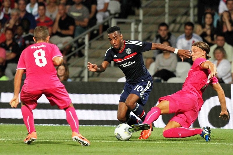 Με το… ζόρι η Λιόν