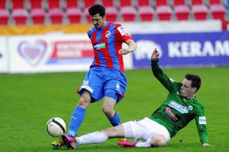 Μισή πρόκριση για Πλζεν