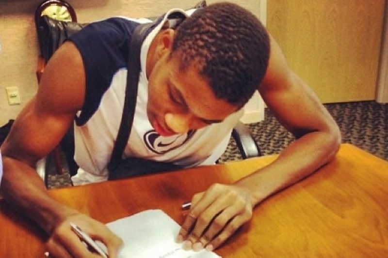 Μιλγουόκι Μπακς: Η υπογραφή του Αντετοκούνμπο (photos)