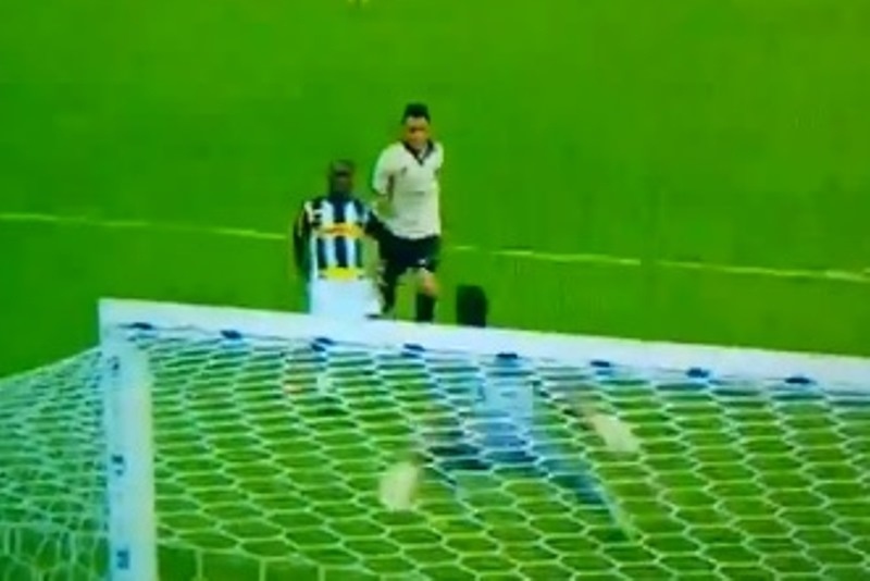 Μποταφόγκο: Το… τσίμπημα του Ζέεντορφ (video)
