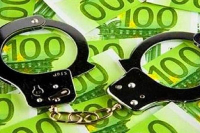 Από τα χρέη στο Δημόσιο… στις χειροπέδες