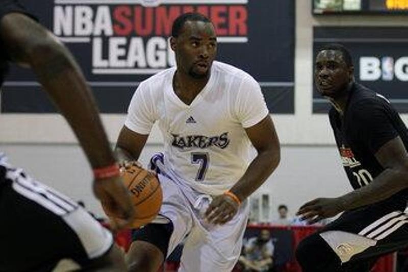 Λος Άντζελες Λέικερς: Με κοντομάνικα τη νέα σεζόν